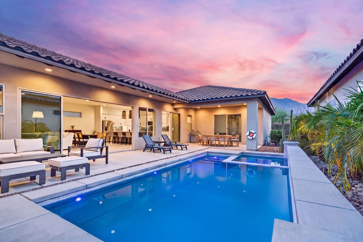 Champion Stay: EV Charger, Pool / Spa & More!