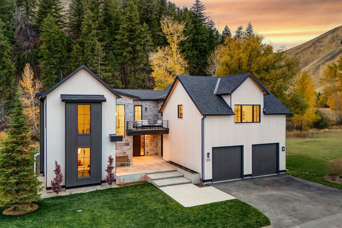 Abode at Warm Springs on The River, Ketchum, private hot tub