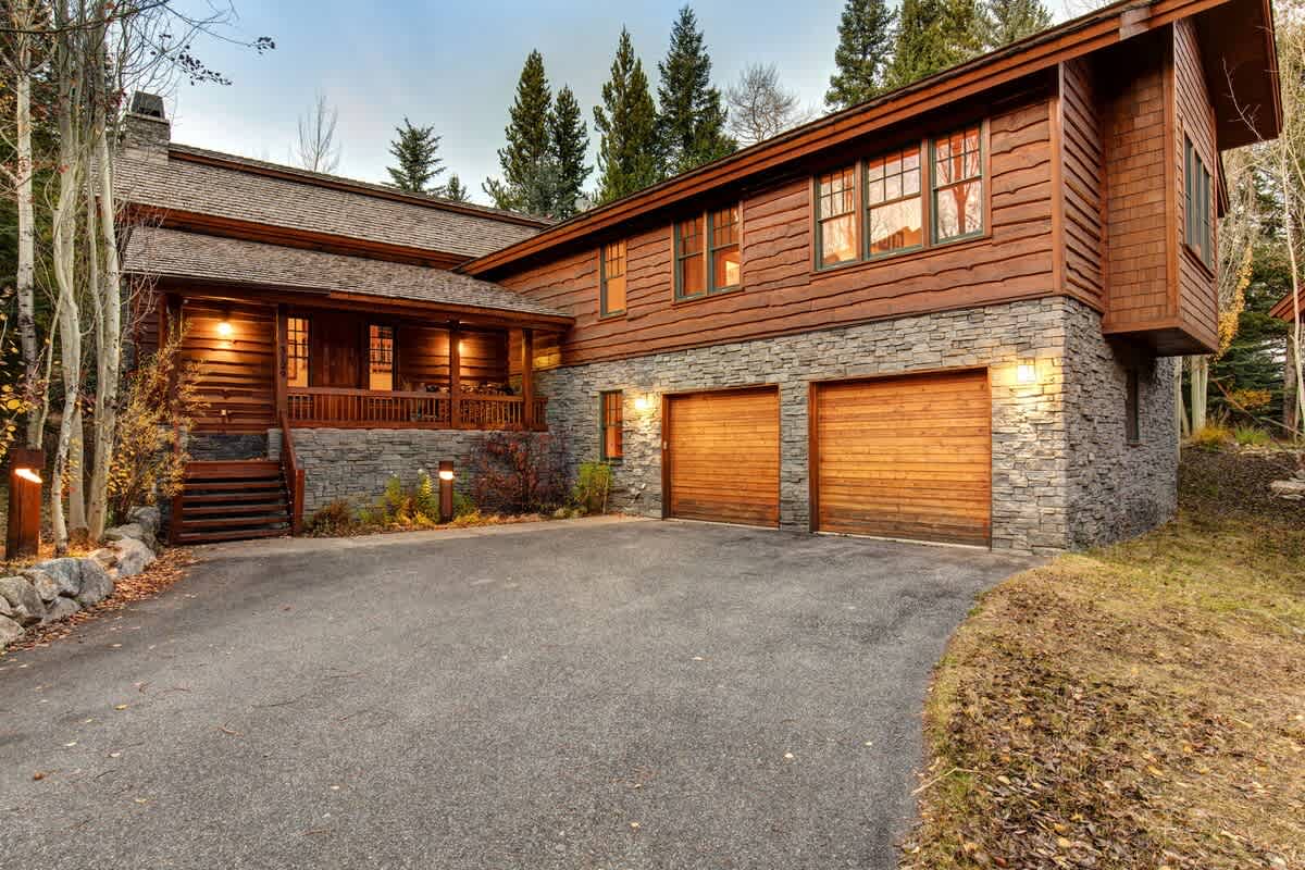 Abode at the Homestead, walk to slopes, private hot tub, chef's kitchen
