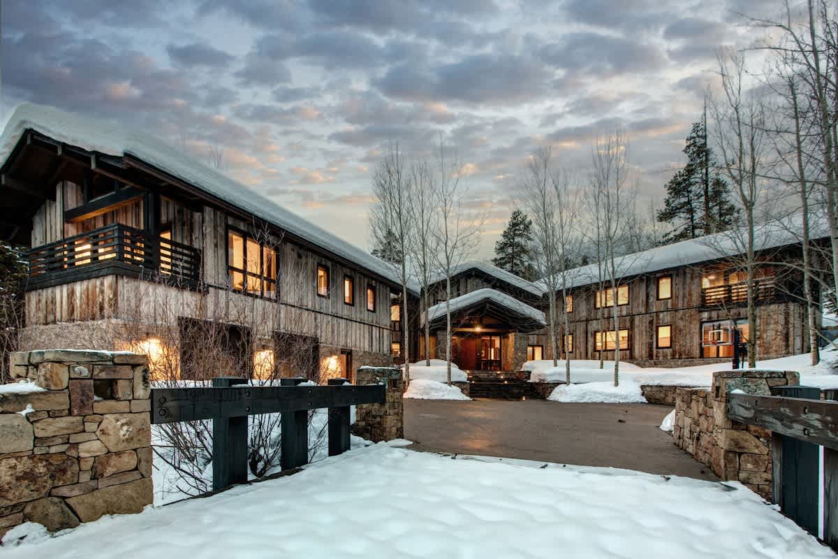 Abode on the Big Trail, ski in/ski out, hot tub & pool