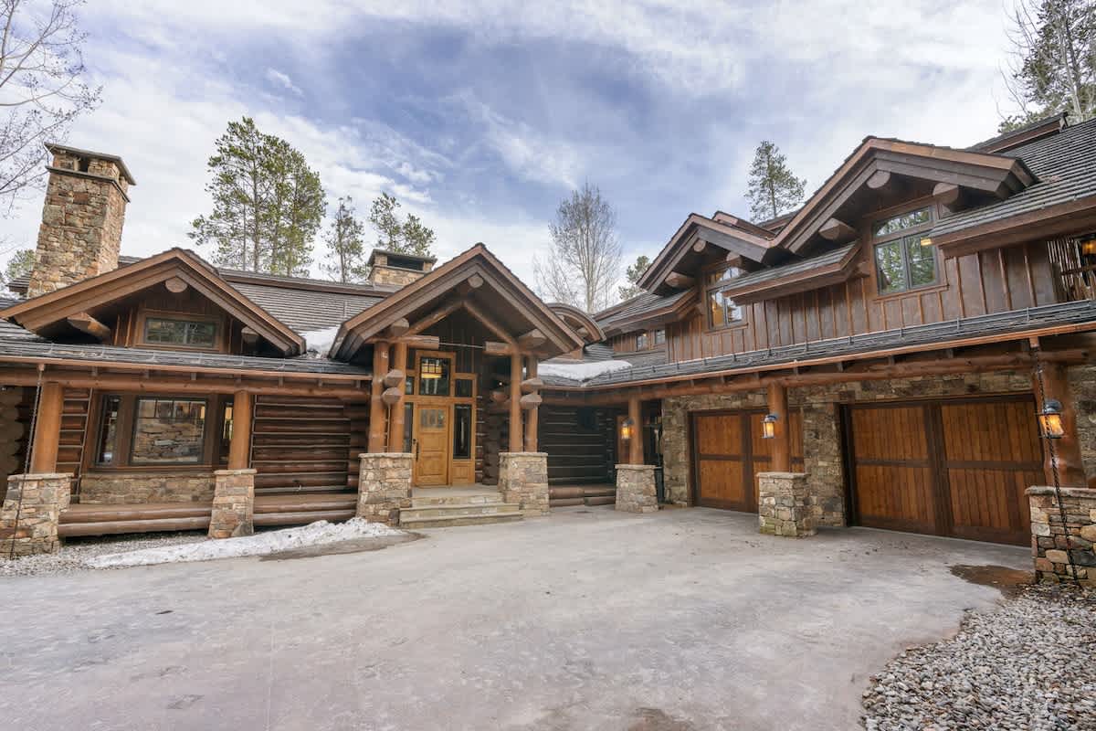 Abode at Timber Ridge, ski-in/out luxury home, private hot tub