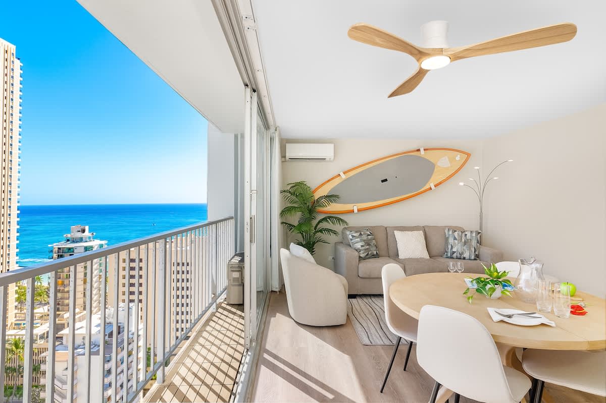 Beautifully remodeled studio with beautiful Ocean Views and split AC. Surfboards are for decoration only