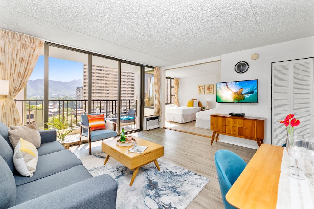 Enjoy this condo with beautiful mountain views!