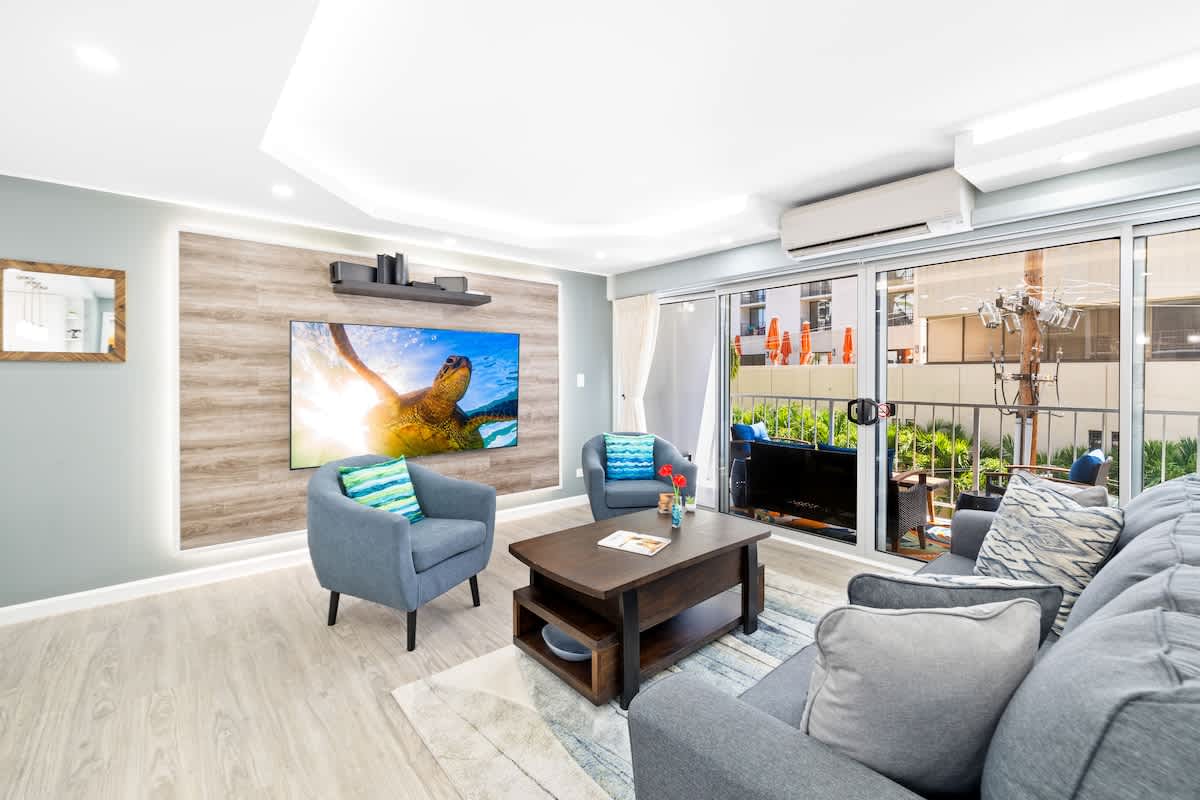 Beautifully renovated 2-bedroom 2-bathroom unit comfortably accommodating 6 guests!