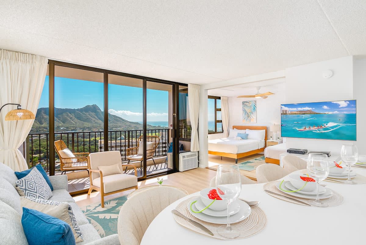 Enjoy your stay in this beautiful condo with stunning Diamond head and ocean views!