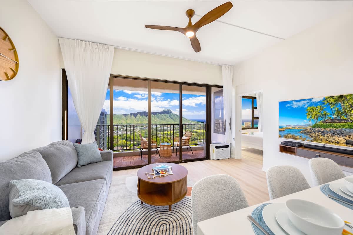 Fully remodeled one bedroom with great views of the ocean and Diamond Head Mountain
