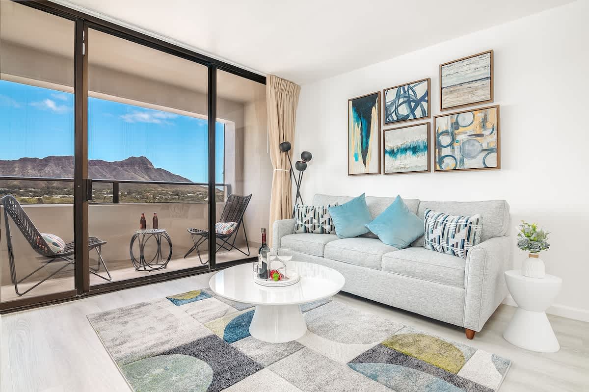 Your living area has a pull-out sleeper sofa, a coffee table, a 65'' Samsung Smart TV, and a Diamond Head view.