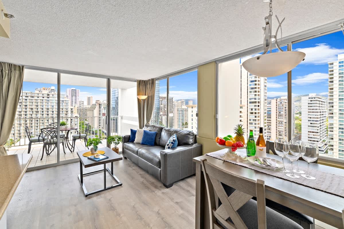 Relax and enjoy staying at this beautiful, renovated condo with a city and ocean view.