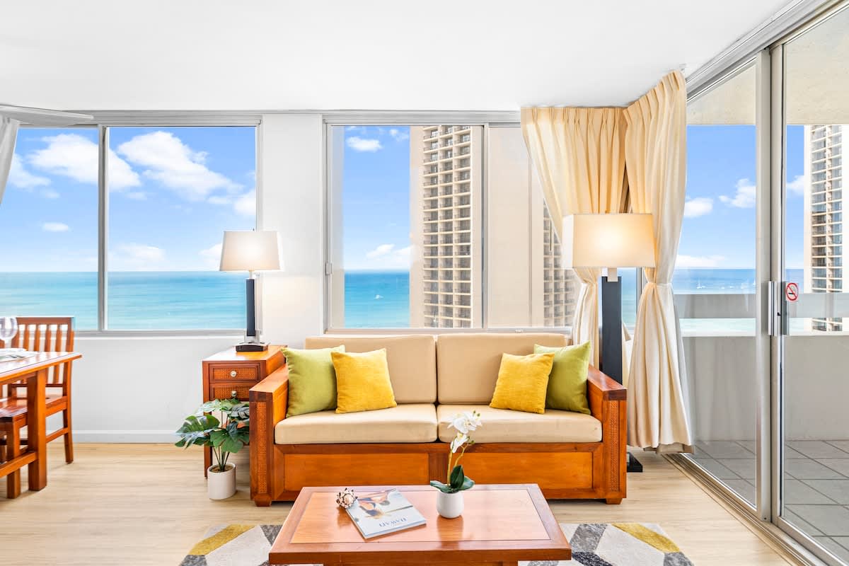 Beautiful 1-bedroom unit with stunning Ocean views!