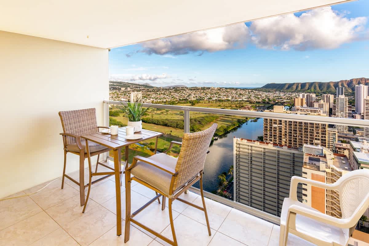Beautiful Diamond Head, Ala Wai Canal and city views