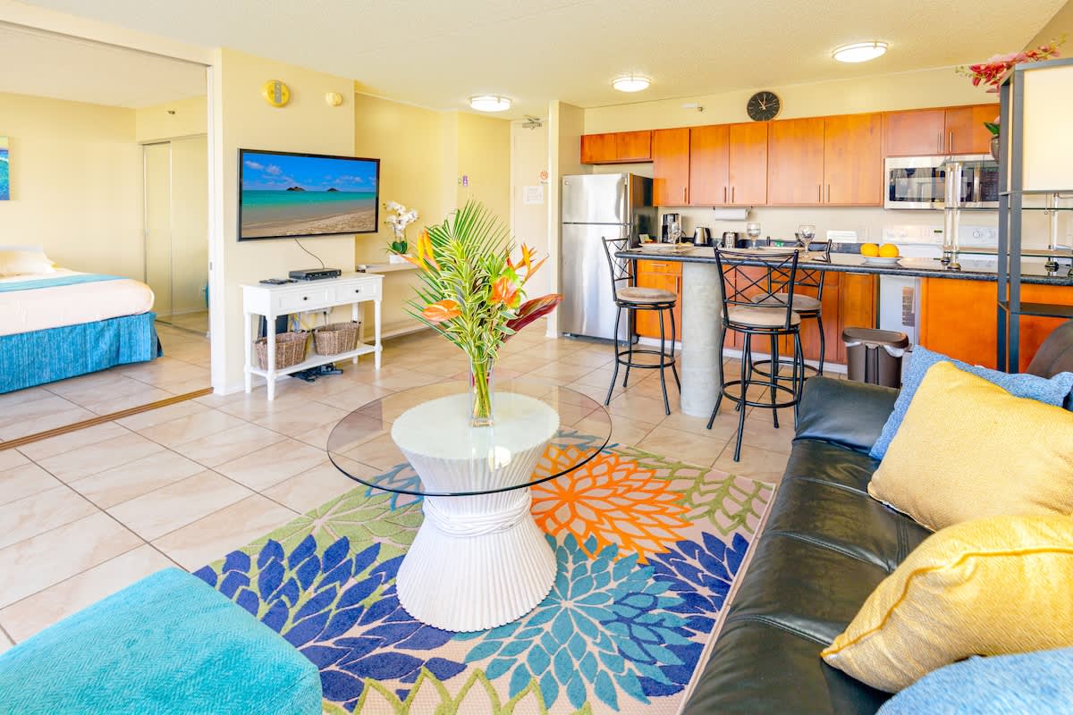 Living room with a flat-screen Smart TV with cable