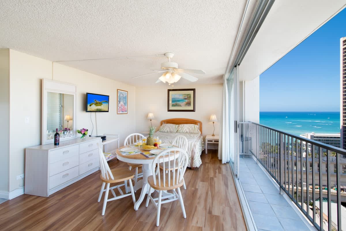 A beautiful studio with ocean and city views