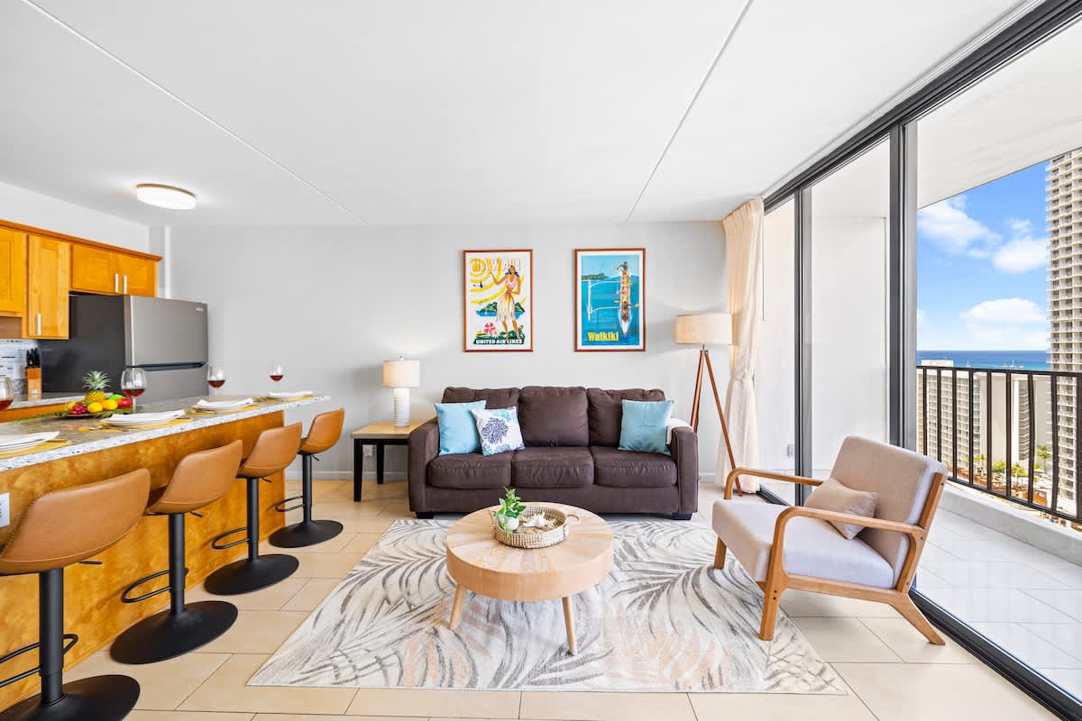 Bask in the aloha spirit in your bright, tropical-inspired living area opening up to great ocean views.