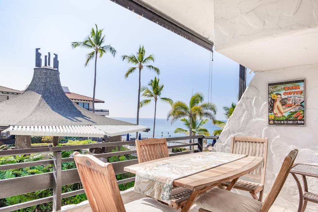 Covered Ocean View Lanai with Outdoor Dining Table & Tropical Views