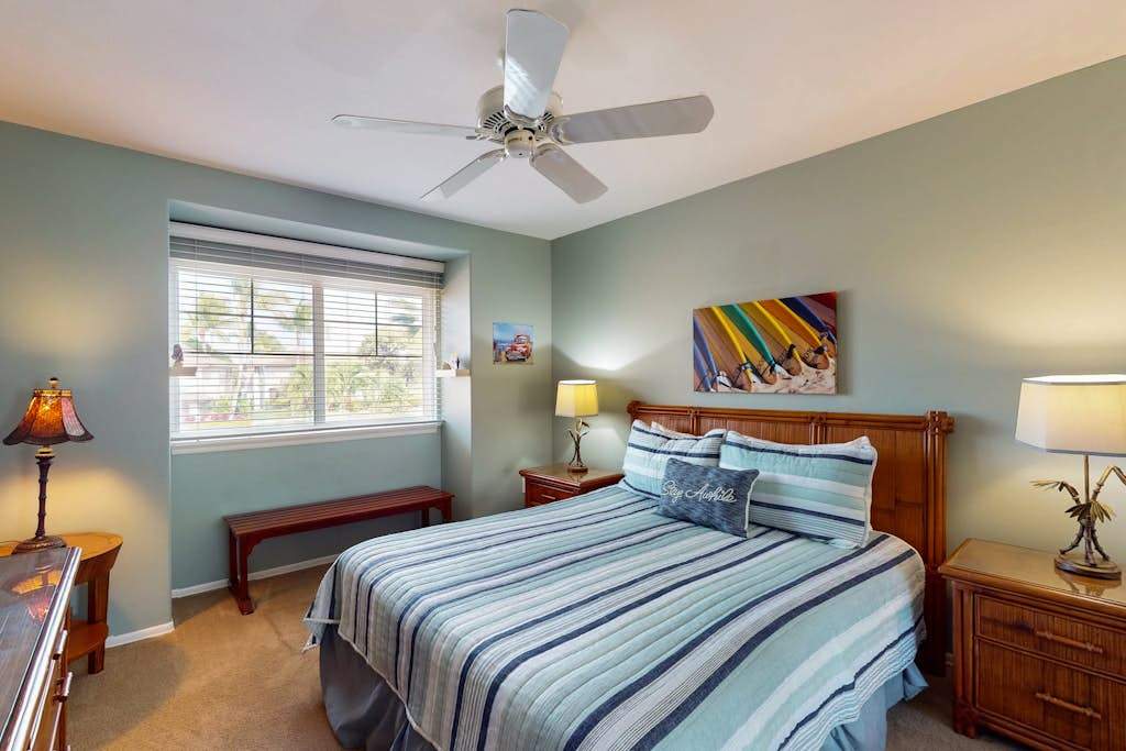 Guest bedroom with queen bed.