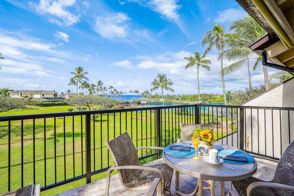 Private Lanai Dining Setup with Golf Course & Ocean Horizon Views