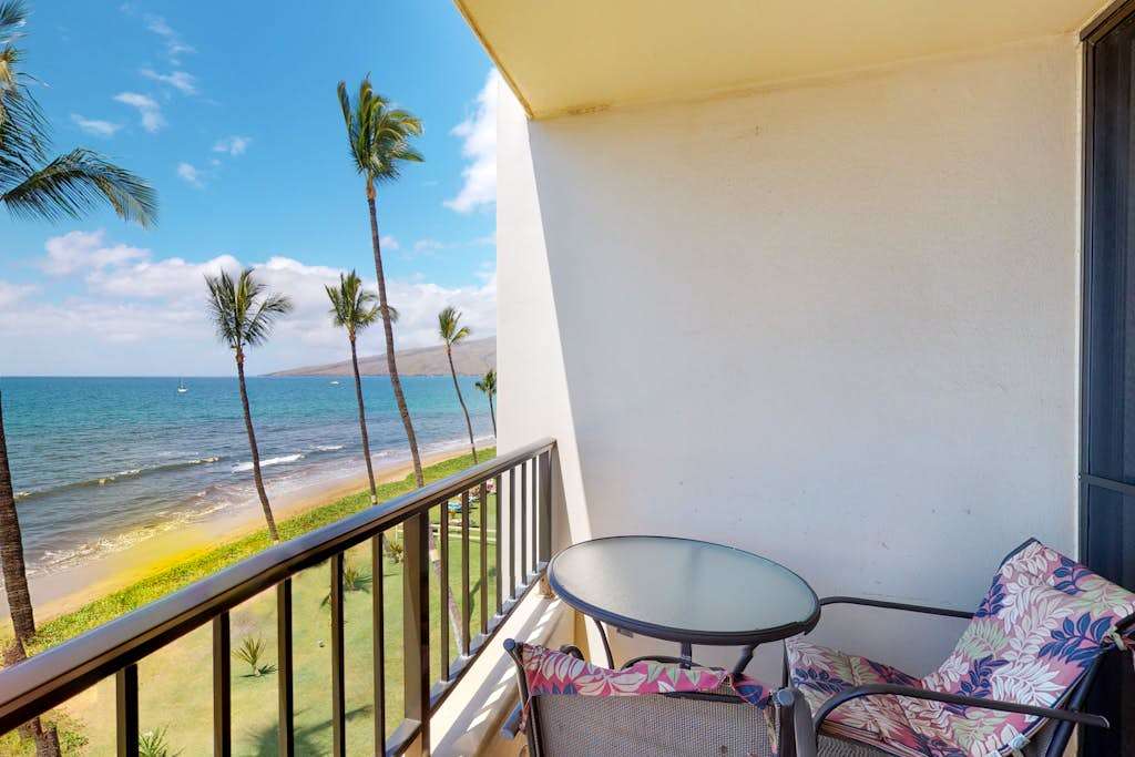 Private Oceanfront Balcony Retreat