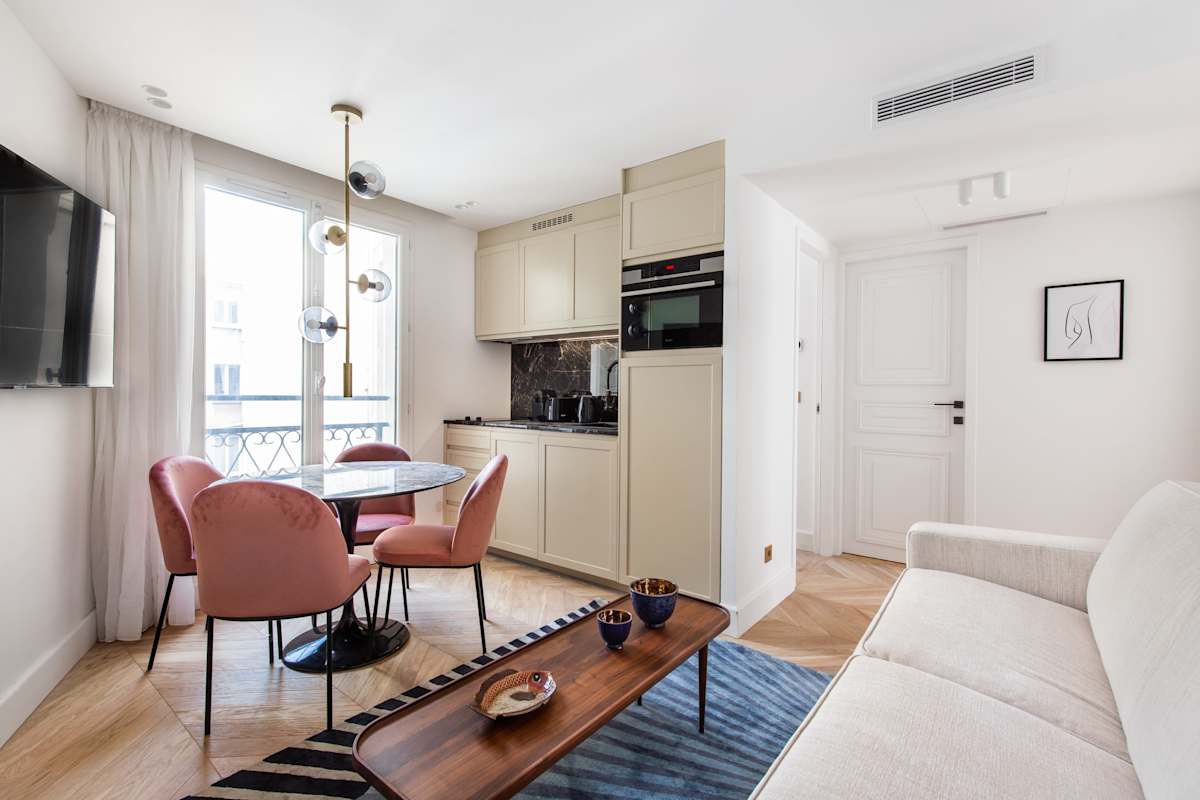 St Georges - Fabulous Two Bedroom in Paris
