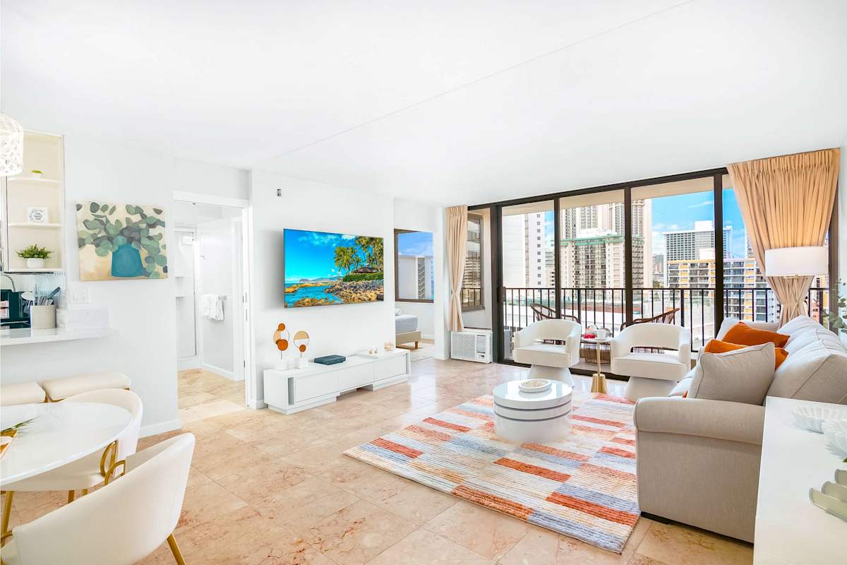 Have a relaxing stay at this beautifully renovated condo with ocean and city views!