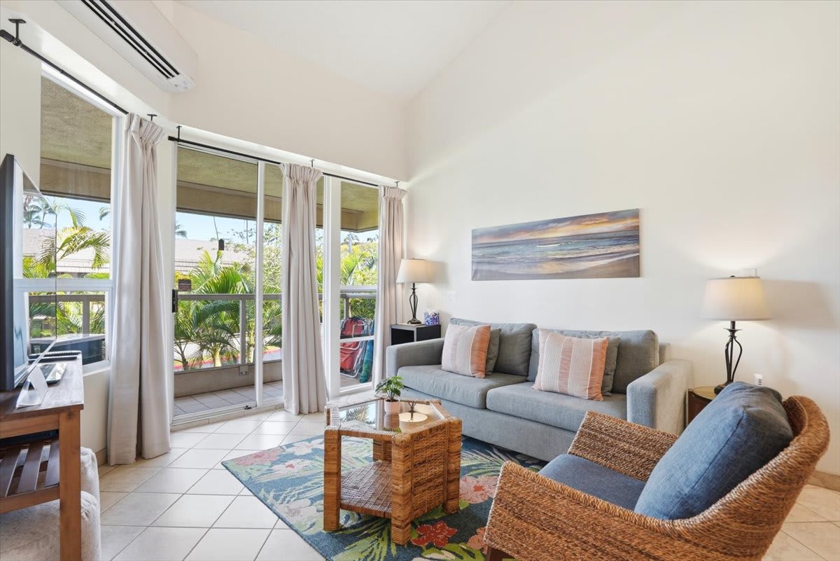 Maui Banyan condo w/ BBQ grill and pool