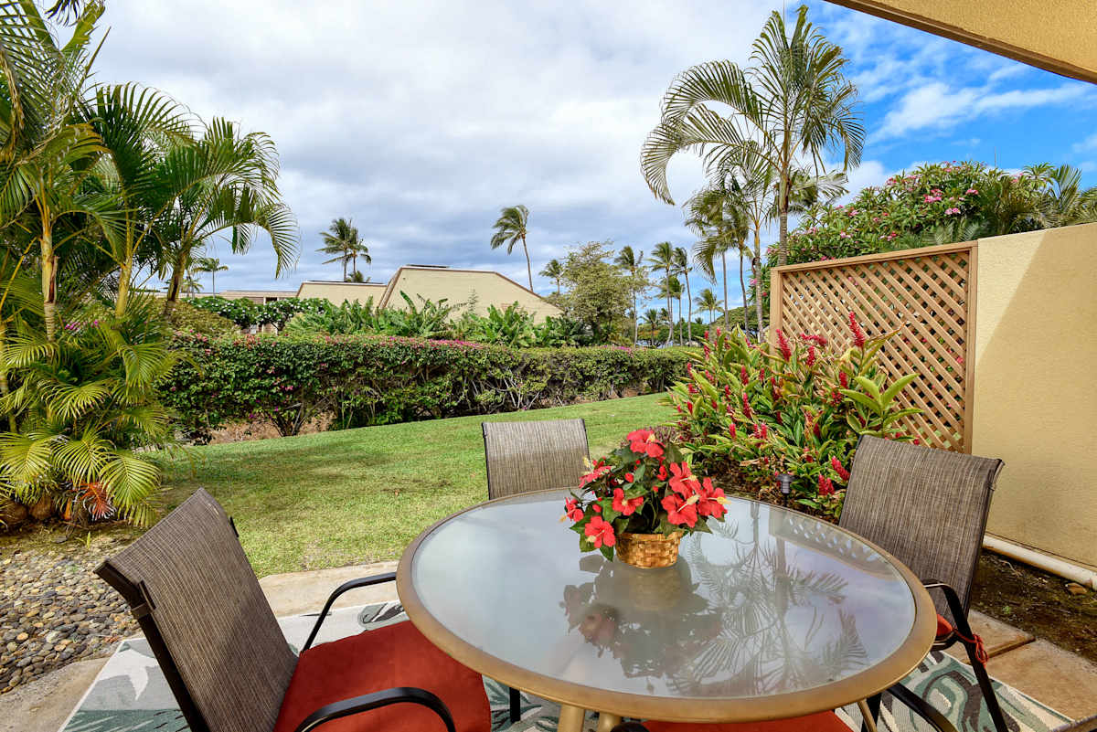 Private Garden Patio For Outdoor Dining