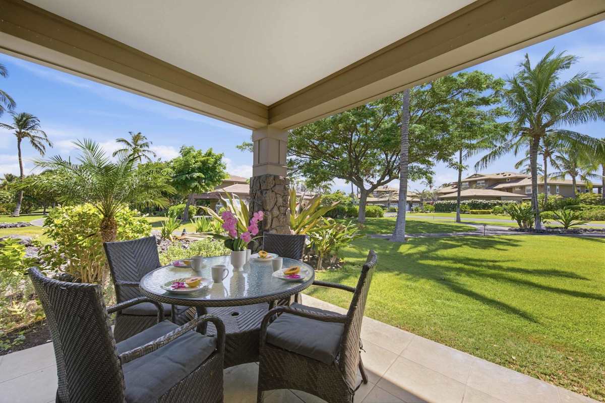 Relaxing lanai with seating