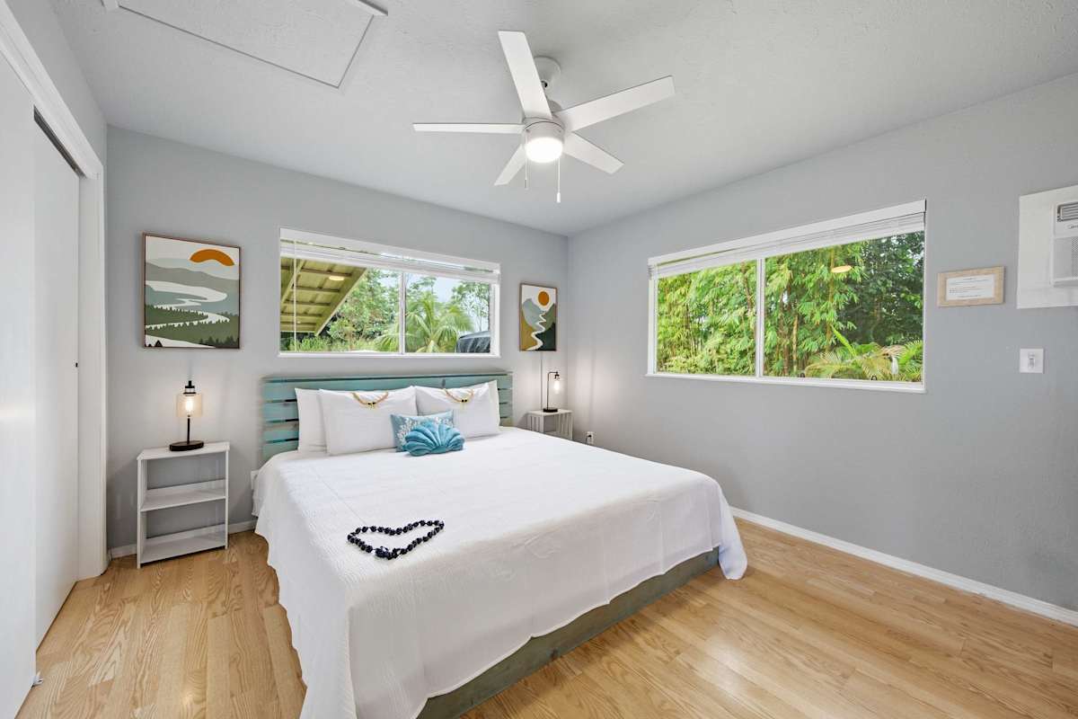 Island Rainforest Grove - Two comfortable homes on one spacious lot that are close to beaches and waterfalls!