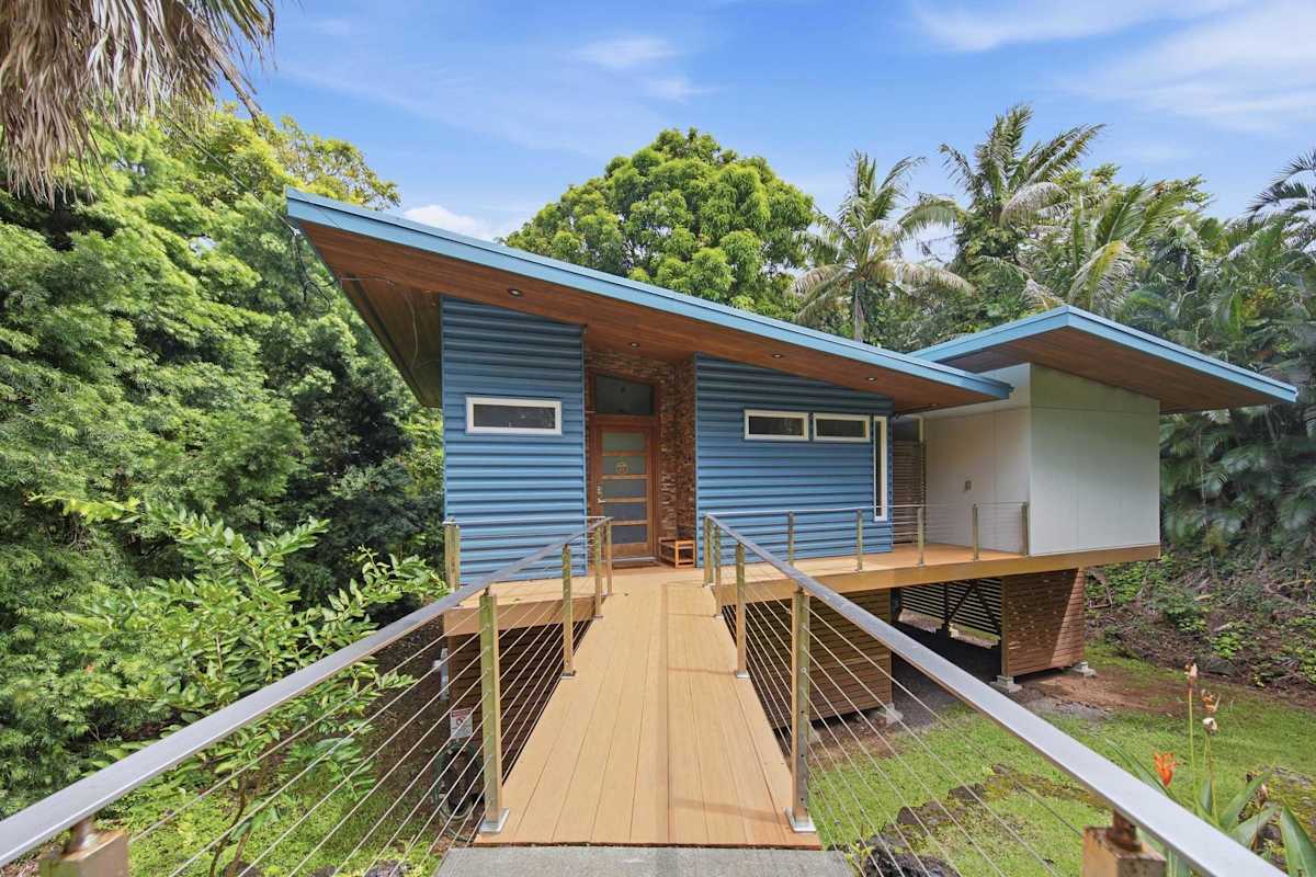 Tranquil Island Escape at Kehena Beach
