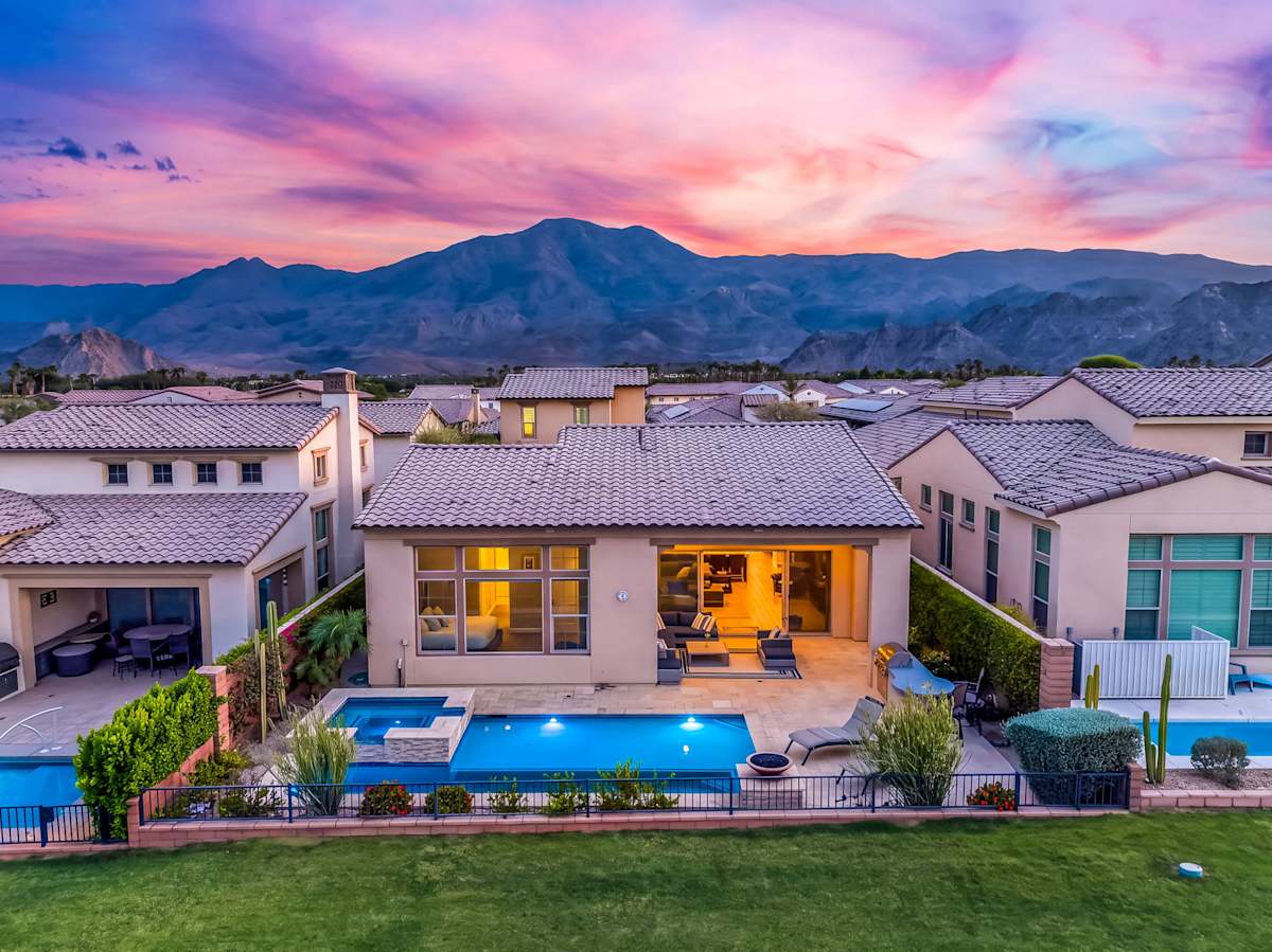 Exclusive Escape: Poolside Luxury near Scenic Golf