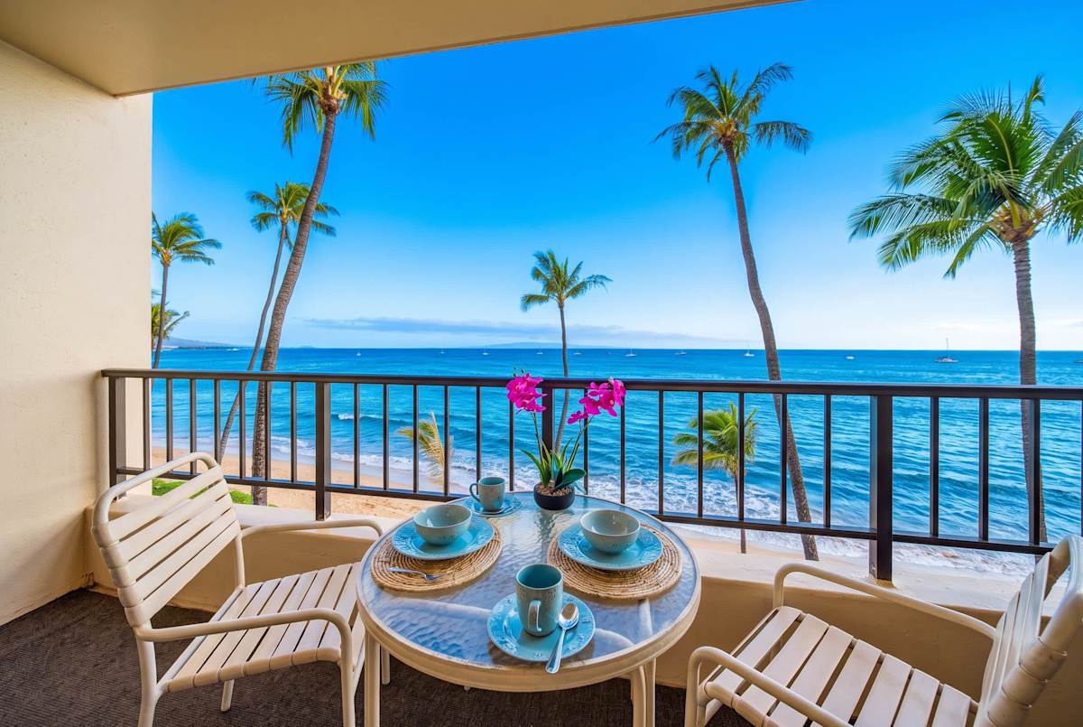 Oceanview lanai with seating.