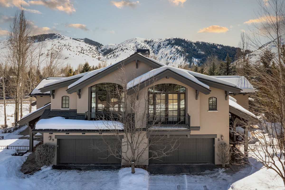 Abode at Cascade Lodge, hot tub, fireplace, close to Sun Valley