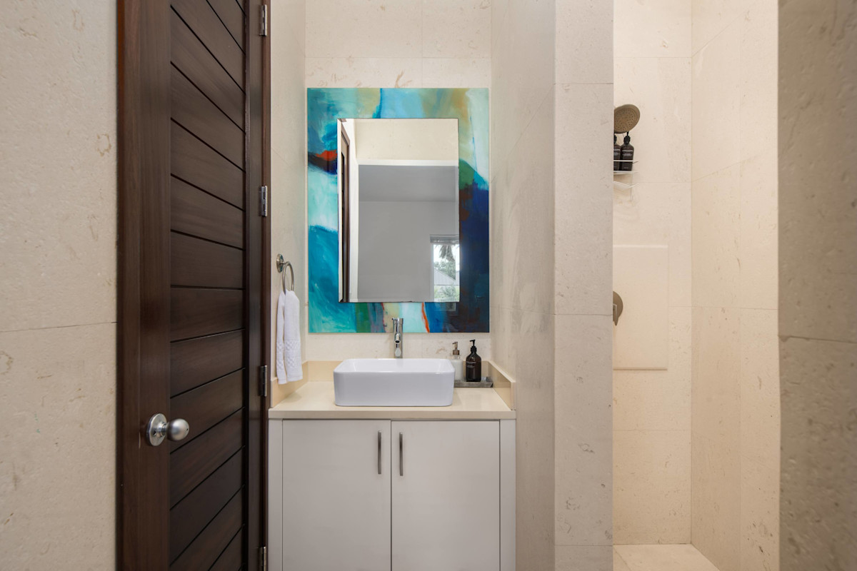Sandpiper — Beach-level bathroom with shower