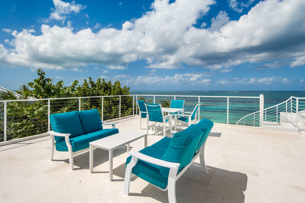 Sandpiper — Rooftop lounge