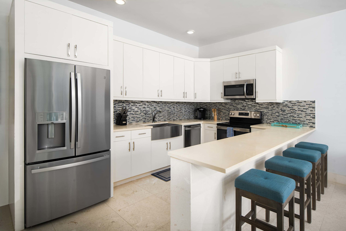 Sandpiper — Kitchen and breakfast bar