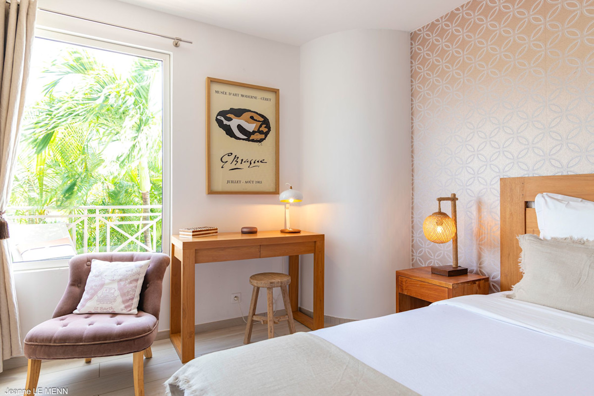 Chouchou — Bedroom 1 — European king arrangement