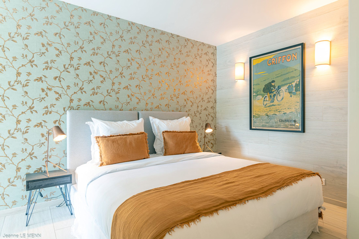 Chouchou — Bedroom 3 — European king arrangement