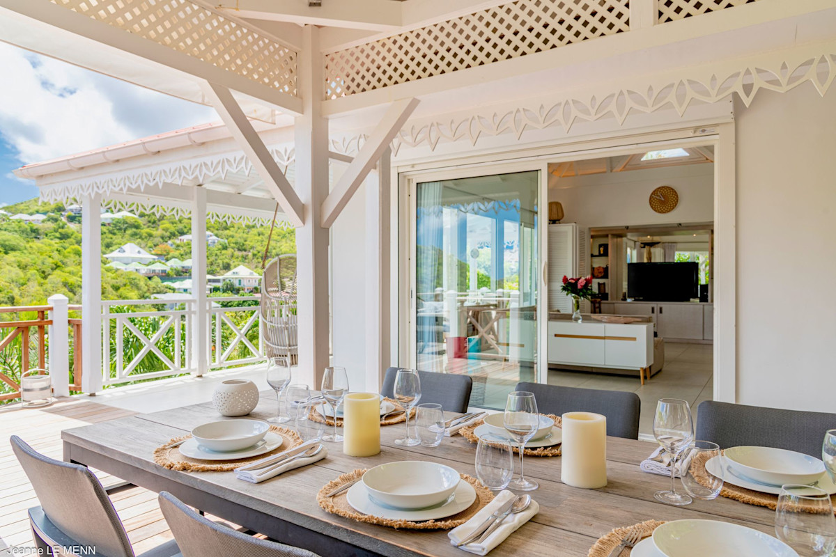 Chouchou — Outdoor dining beside the kitchen