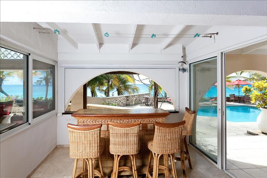 Baie Longue Beach House Bar
