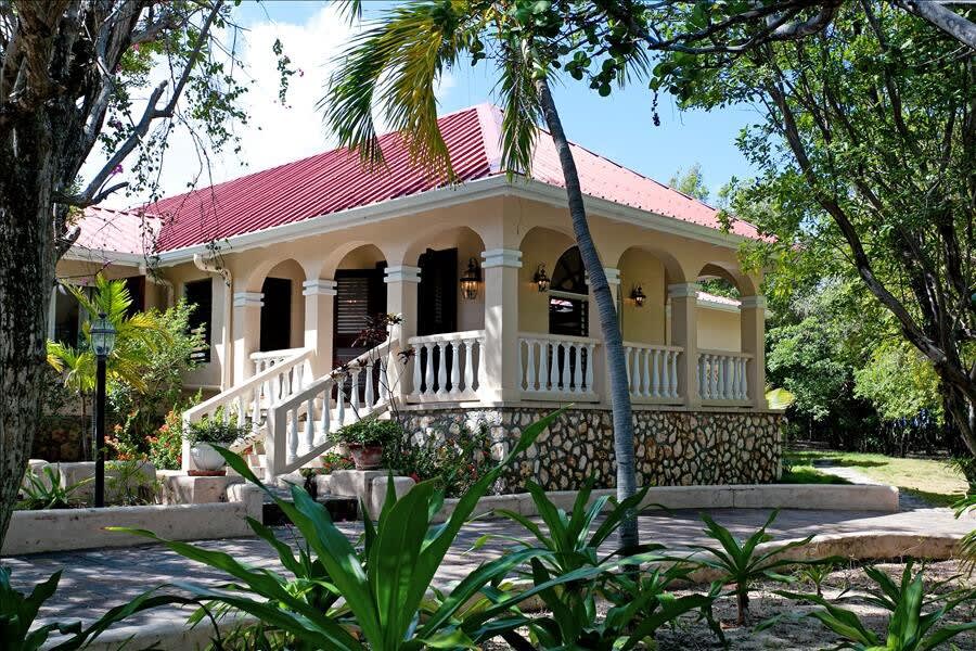 Baie Longue Beach House Entrance