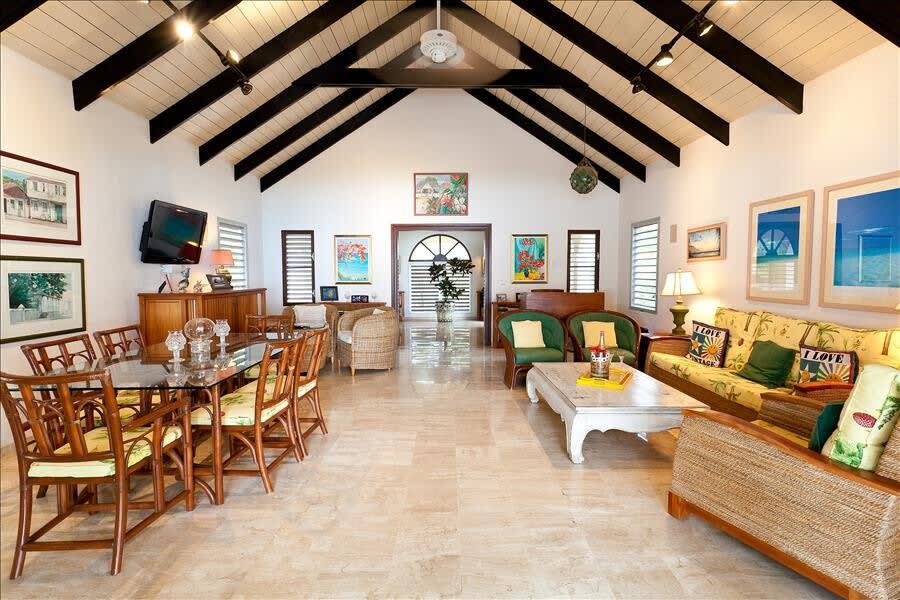 Baie Longue Beach House Living