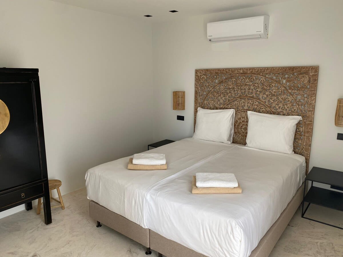 bedroom.