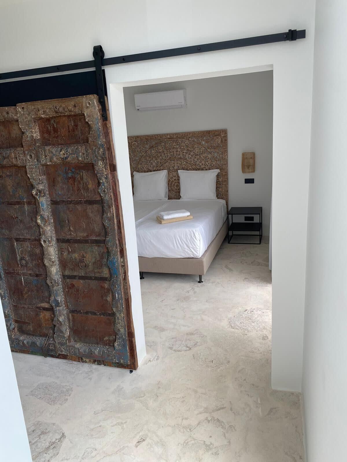 Bedroom .