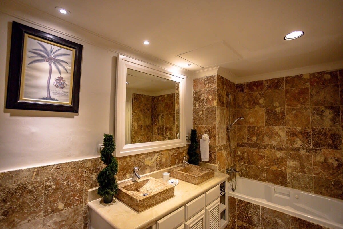 Luxus Oceanblue Pent property image