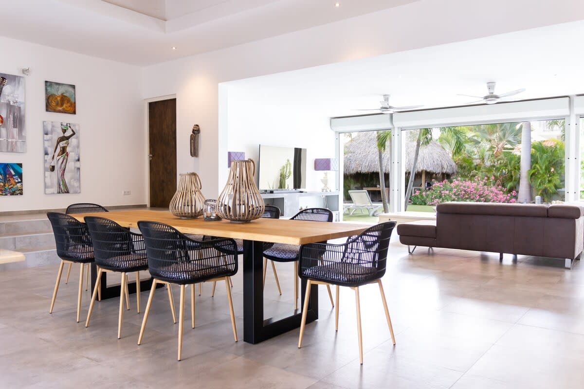 Villa Nostalgia – Stylish Family Villa Steps from Jan Thiel Beach