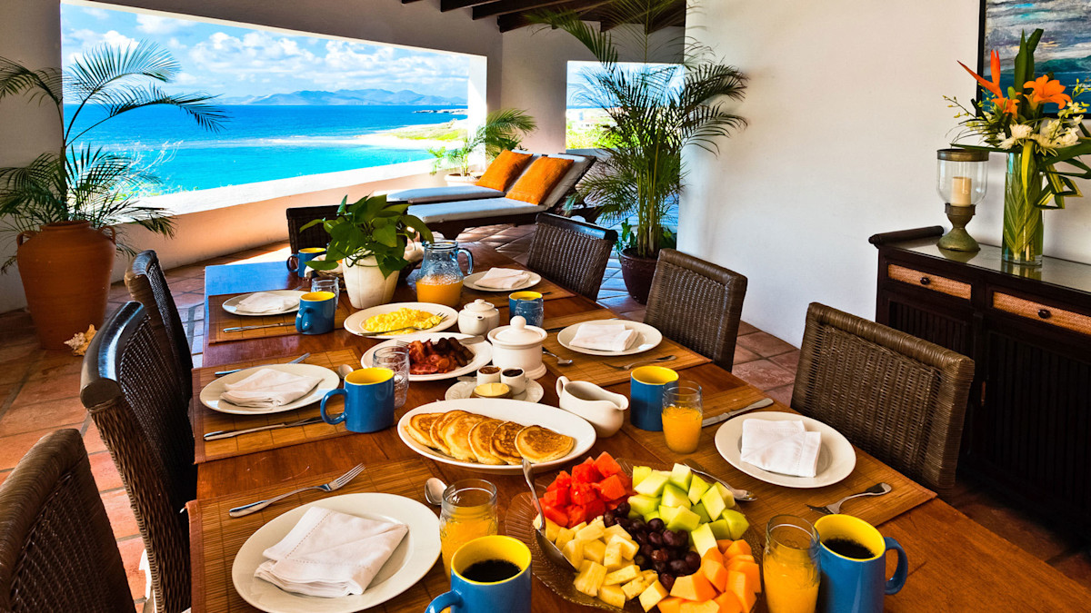 Zenaida dining