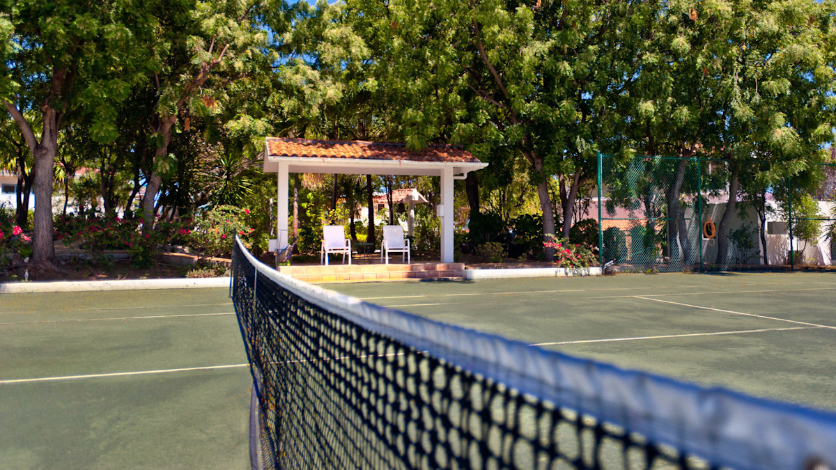 Zenaida tennis gazebo