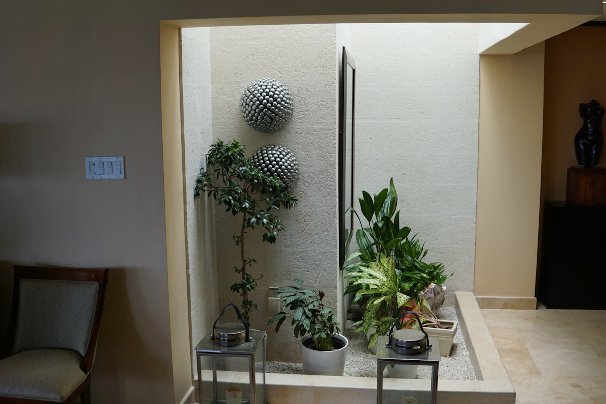 entrance hall 