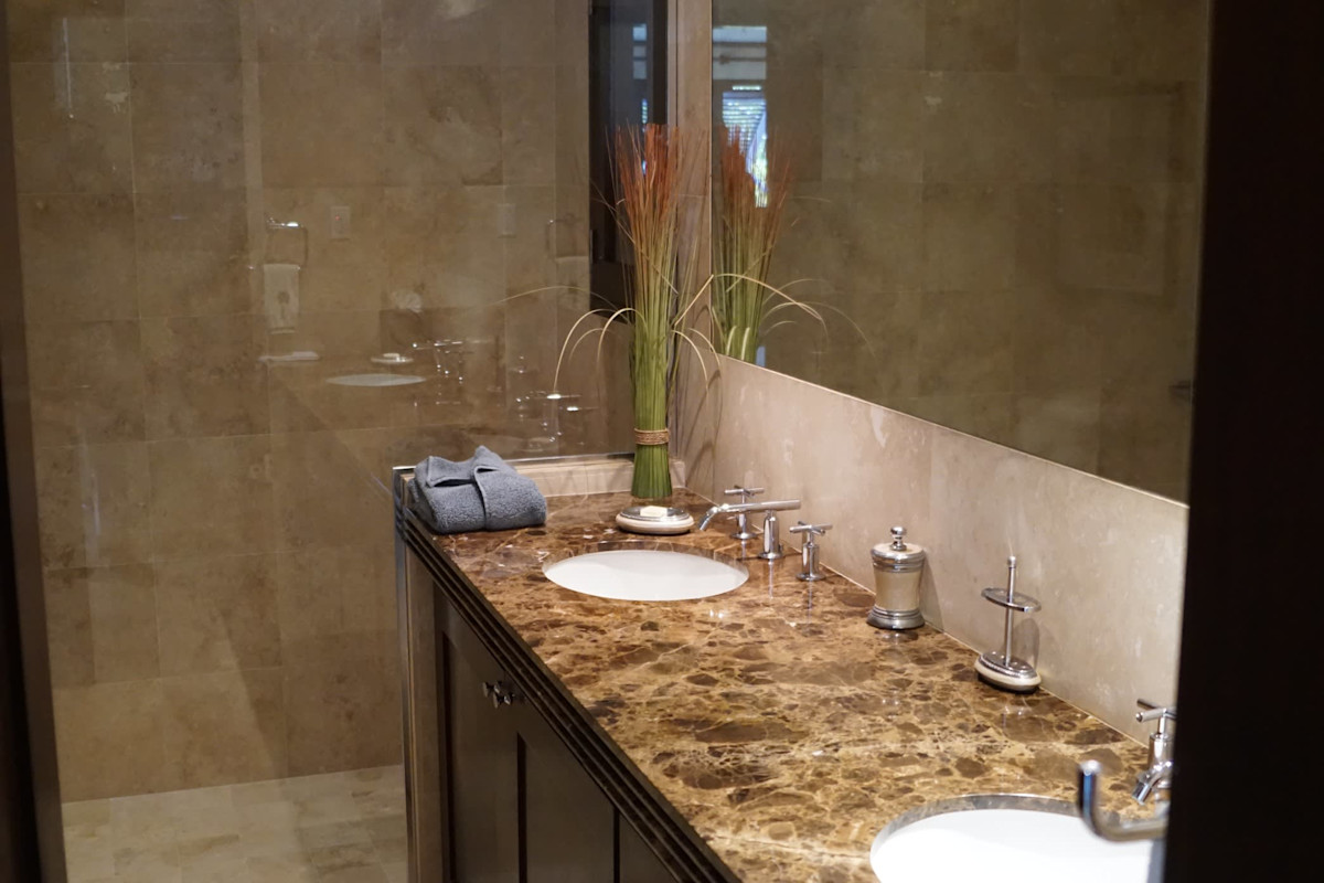 bathroom 