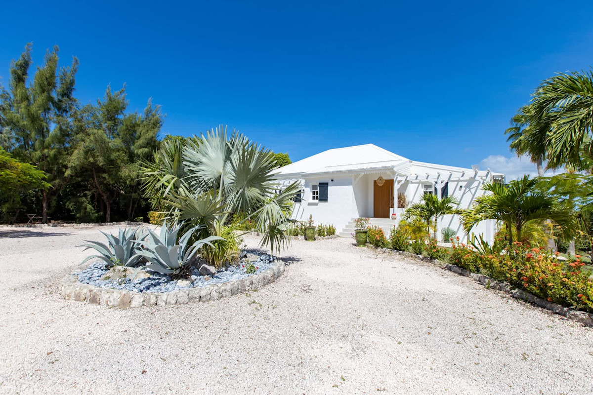 Les Oliviers property image