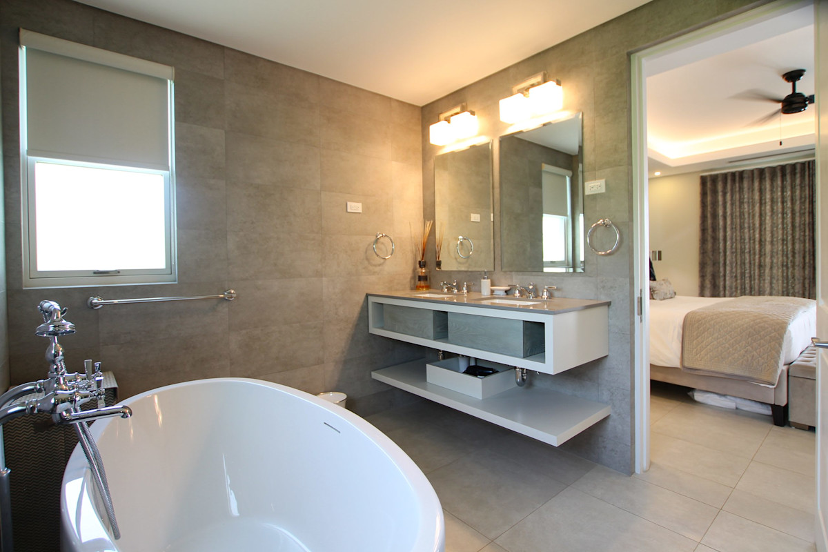 Royal Seabreeze property image